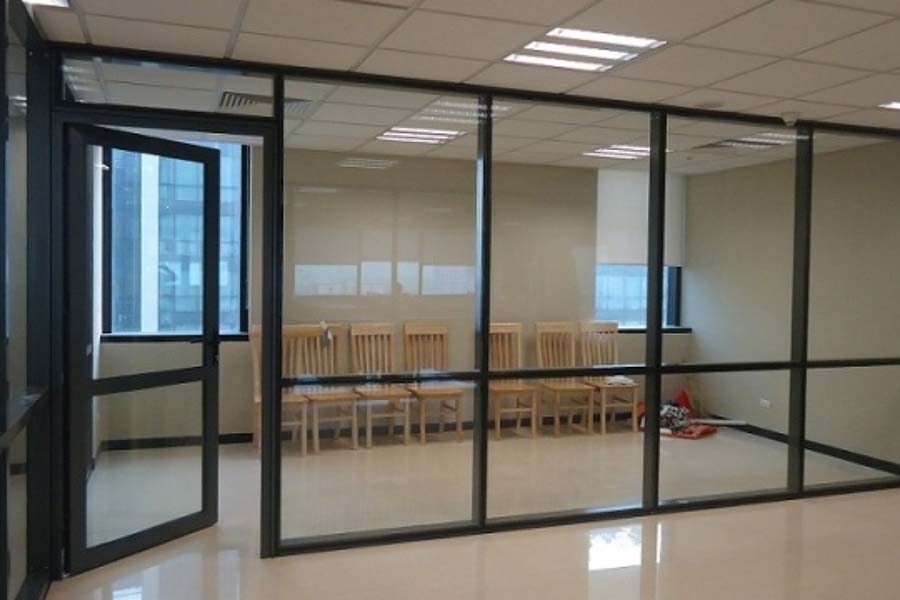 vách kính cường lực